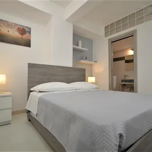 Madagì Beachfront , Pozzallo Italia